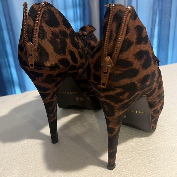 Closet clean out size 8.5 - Picture 3 of 4